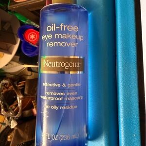 Neutrogena Dual-Phase Eye Makeup Remover in Blue